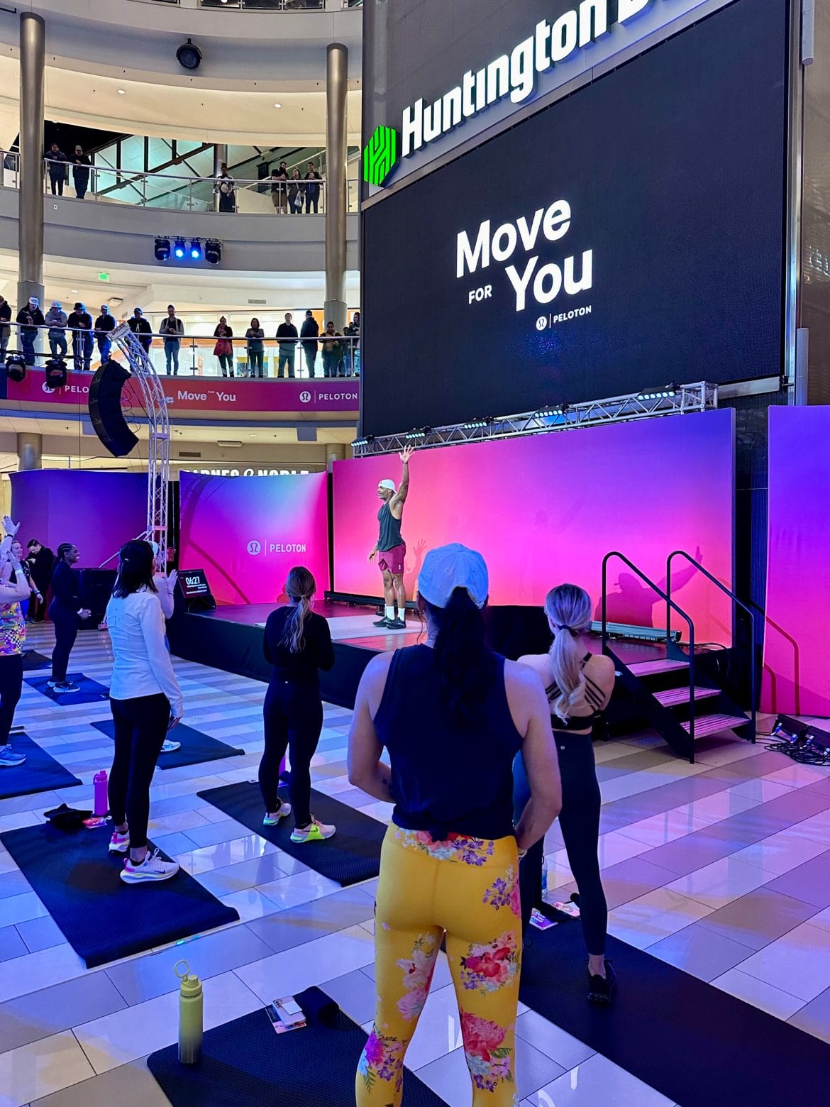 Adrian's Move for You Class at the Mall of America. Image credit @shantastic.life.