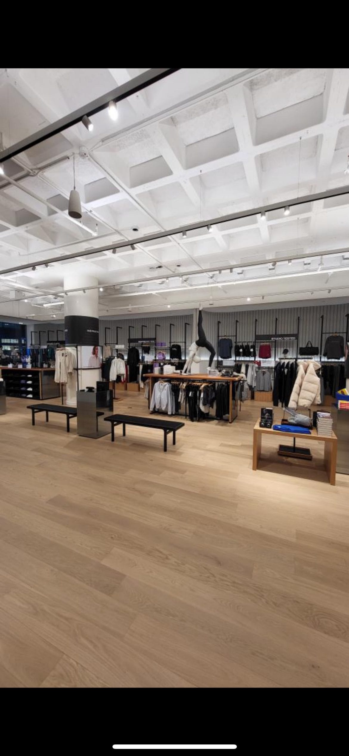 New retail store area at Peloton Studios New York (PSNY). Image credit @wickedsmahtzone.
